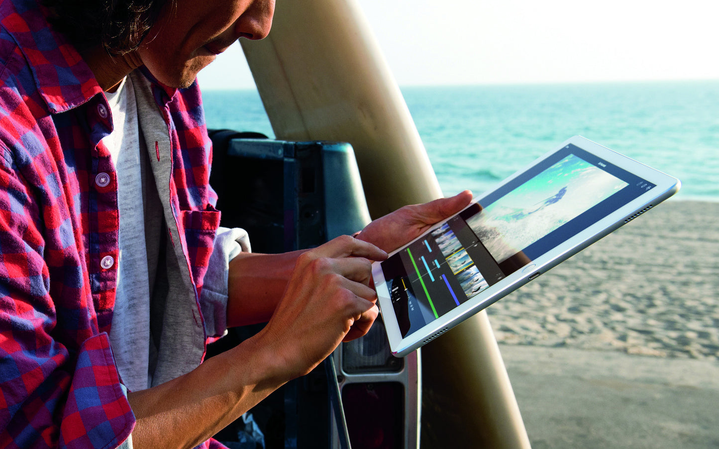 Apple iPad Pro Tablet - 12.9" - Apple A10X Hexa-core (6 Core) - 512 GB - iOS 10 - 2732 x 2048 - Retina Display - Space Gray