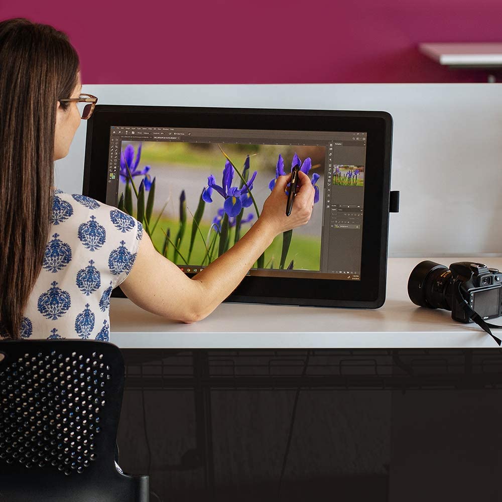 Wacom Cintiq 22 Drawing Tablet with HD Screen, Graphic Monitor, 8192 Pressure-Levels - Medium