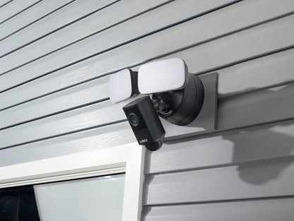 Lorex 2K Wi-Fi Floodlight Security Camera (32GB)